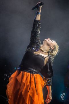 KATHARINA STRAßER & BAND: DIE 50+ JAHRE AUSTROPOP-REVUE