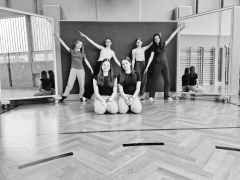Tanzshow der Ballett & Jazztanzklassen – Anfänger mit Fortgeschrittenen