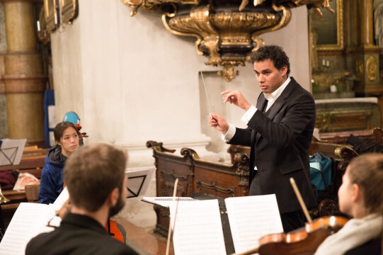 Lateinamerikanische Musik trifft Strauß, Beethoven und Haydn – Ein Konzert des Kammermusikorchesters Wien