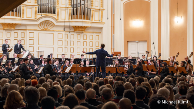 Christian Thielemann dirigiert die Bläserphilharmonie Mozarteum Salzburg