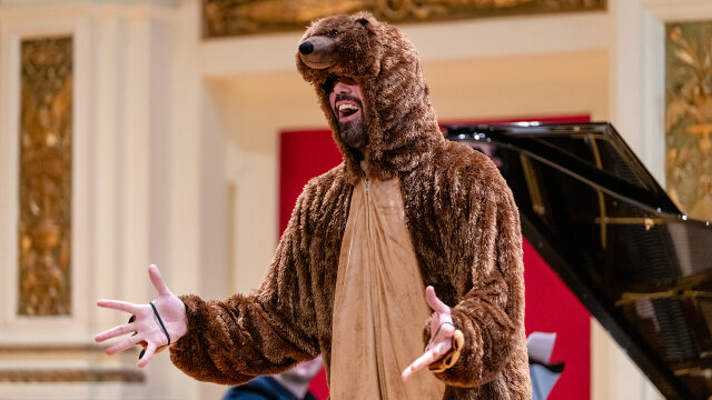 DER EHRBÄR UND DIE GESCHICHTE DES HORNS