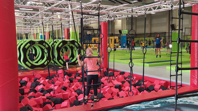 Schwerelos abheben: Jumpdome, ab 9 Jahren
