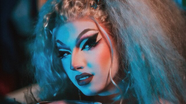 Ein Comedy Solo Abend mit Drag Queen „Kaisa Schmoan“