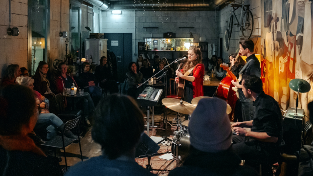 Weihnachtskonzert – Louisa Specht & Band