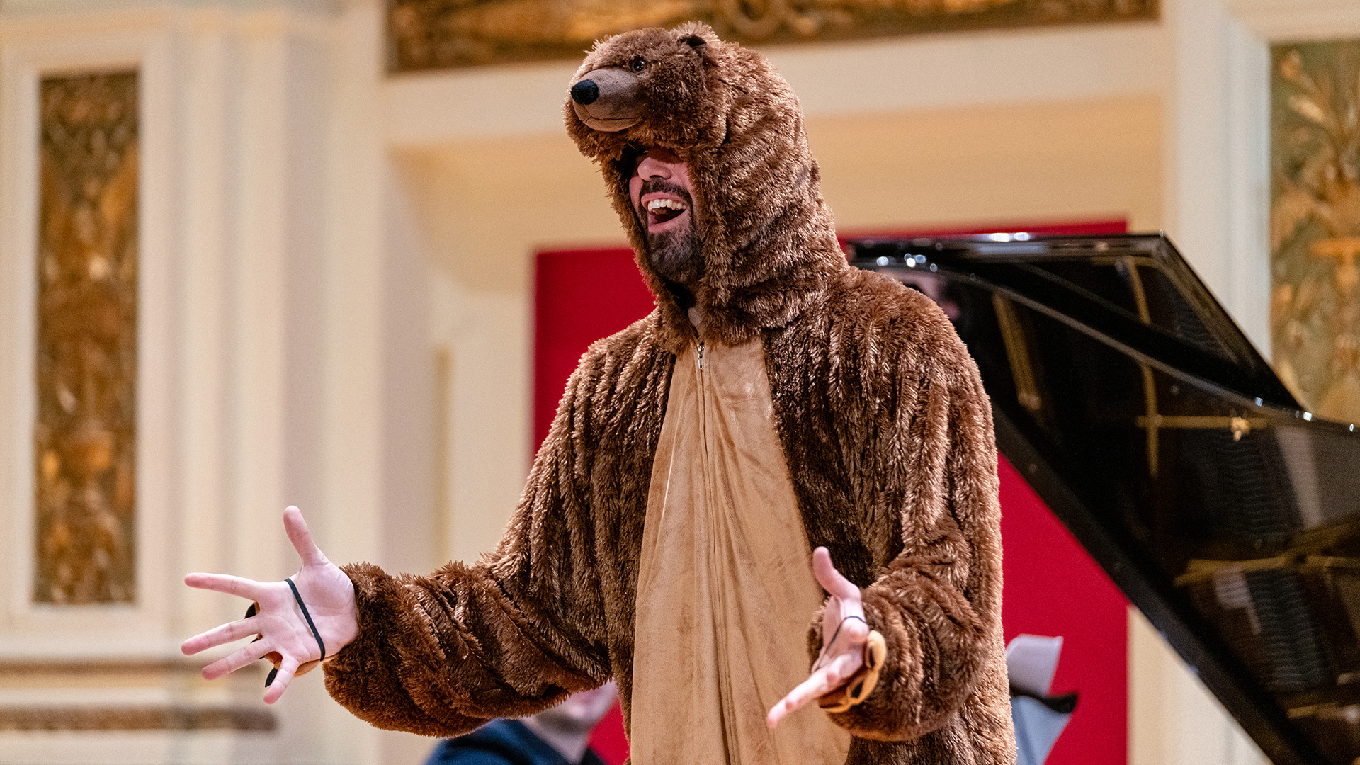 DER EHRBÄR UND DIE GESCHICHTE DES HORNS